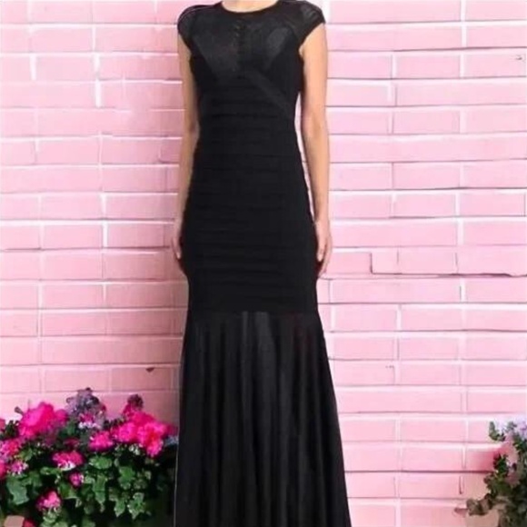 Betsy & Adam Dresses & Skirts - Betsy & Adam Mermaid Style Ball Gown • Size 2P • Black